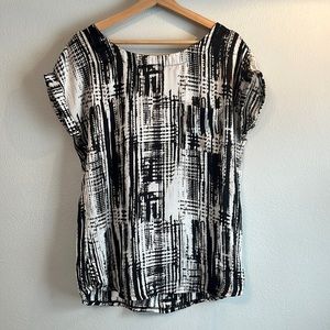 Poetry Clothing Black White Abstract Print Exposed Back Zip Short Sleeve Tunic M